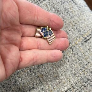 Vintage ‘76 American flag bicentennial collectible lapel pin